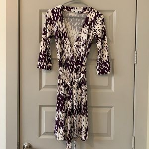 DVF New Julian Two 100% Silk Purple Ivory Wrap Dress Size 2